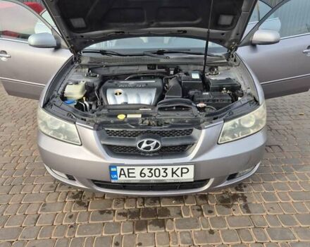 Серый Хендай Соната, объемом двигателя 2.4 л и пробегом 280 тыс. км за 5300 $, фото 1 на Automoto.ua