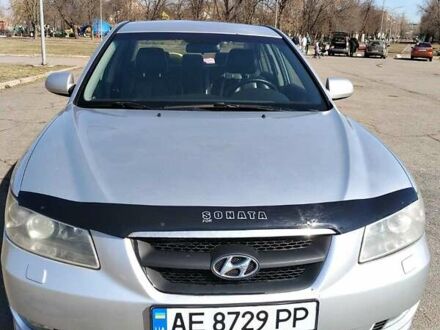 Серый Хендай Соната, объемом двигателя 1.99 л и пробегом 260 тыс. км за 6000 $, фото 1 на Automoto.ua