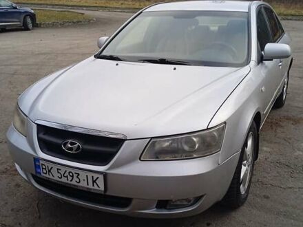 Сірий Хендай Соната, об'ємом двигуна 1.99 л та пробігом 241 тис. км за 4800 $, фото 1 на Automoto.ua