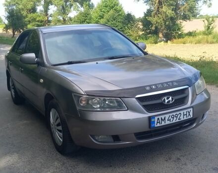 Серый Хендай Соната, объемом двигателя 2.4 л и пробегом 260 тыс. км за 3800 $, фото 1 на Automoto.ua