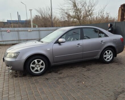 Серый Хендай Соната, объемом двигателя 2 л и пробегом 280 тыс. км за 5300 $, фото 1 на Automoto.ua