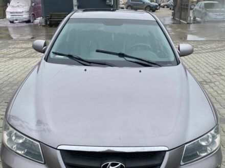 Сірий Хендай Соната, об'ємом двигуна 2 л та пробігом 243 тис. км за 6500 $, фото 1 на Automoto.ua