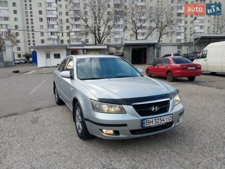 Сірий Хендай Соната, об'ємом двигуна 2.36 л та пробігом 217 тис. км за 5000 $, фото 1 на Automoto.ua