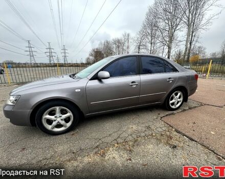 Серый Хендай Соната, объемом двигателя 2.4 л и пробегом 192 тыс. км за 6000 $, фото 1 на Automoto.ua