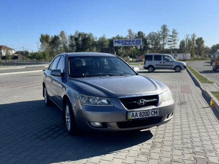 Хендай Соната 2006 в Киеве на Automoto.ua Серый Хендай Соната, объемом двигателя 2.36 л и пробегом 336 тыс. км за 4700 $, фото 1 на Automoto.ua