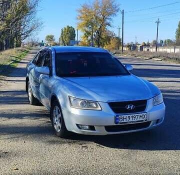 Сірий Хендай Соната, об'ємом двигуна 2.36 л та пробігом 350 тис. км за 4800 $, фото 1 на Automoto.ua