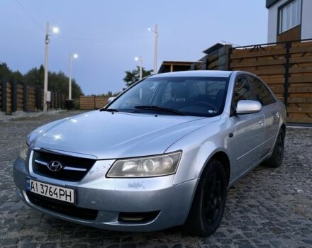 Сірий Хендай Соната, об'ємом двигуна 2 л та пробігом 264 тис. км за 4300 $, фото 1 на Automoto.ua