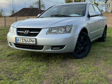 Хендай Соната 2006 в Смеле на Automoto.ua Серый Хендай Соната, объемом двигателя 1.99 л и пробегом 275 тыс. км за 5100 $, фото 1 на Automoto.ua