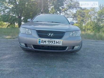 Хендай Соната 2006 в Радомышле на Automoto.ua Серый Хендай Соната, объемом двигателя 2.36 л и пробегом 248 тыс. км за 6000 $, фото 1 на Automoto.ua