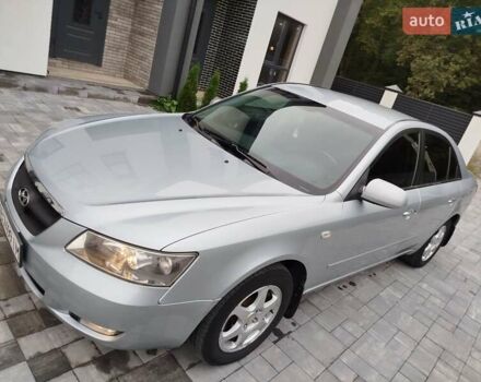 Серый Хендай Соната, объемом двигателя 2 л и пробегом 126 тыс. км за 6200 $, фото 1 на Automoto.ua