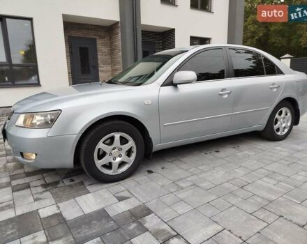 Серый Хендай Соната, объемом двигателя 2 л и пробегом 126 тыс. км за 6150 $, фото 1 на Automoto.ua