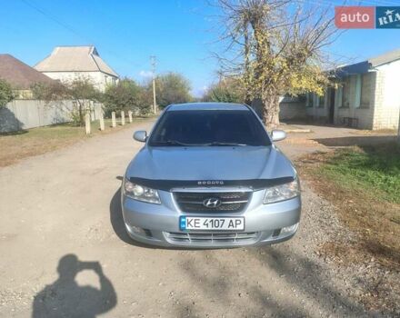 Серый Хендай Соната, объемом двигателя 2 л и пробегом 187 тыс. км за 5250 $, фото 1 на Automoto.ua