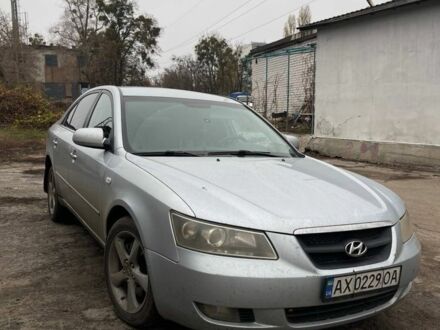 Сірий Хендай Соната, об'ємом двигуна 2.4 л та пробігом 246 тис. км за 5700 $, фото 1 на Automoto.ua