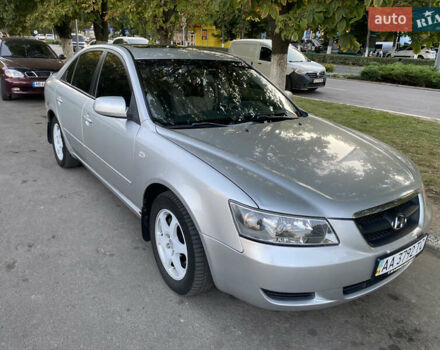 Сірий Хендай Соната, об'ємом двигуна 2.4 л та пробігом 295 тис. км за 4000 $, фото 1 на Automoto.ua