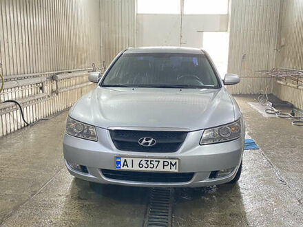 Сірий Хендай Соната, об'ємом двигуна 2.4 л та пробігом 226 тис. км за 6000 $, фото 1 на Automoto.ua