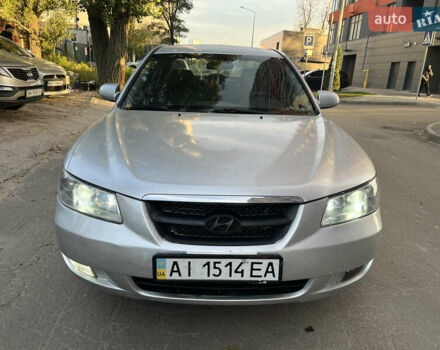 Серый Хендай Соната, объемом двигателя 2 л и пробегом 271 тыс. км за 4250 $, фото 1 на Automoto.ua
