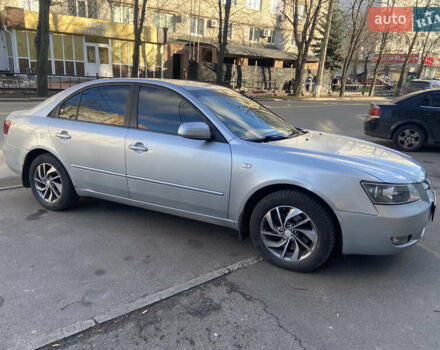 Серый Хендай Соната, объемом двигателя 2 л и пробегом 191 тыс. км за 6100 $, фото 1 на Automoto.ua
