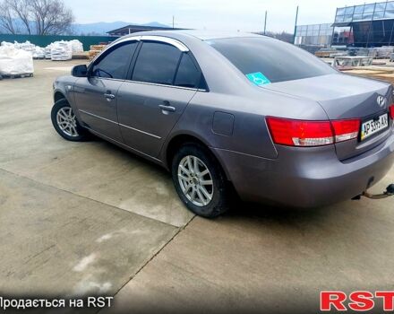 Серый Хендай Соната, объемом двигателя 2 л и пробегом 384 тыс. км за 5200 $, фото 1 на Automoto.ua