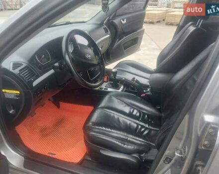 Серый Хендай Соната, объемом двигателя 2 л и пробегом 384 тыс. км за 5200 $, фото 1 на Automoto.ua