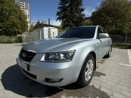 Сірий Хендай Соната, об'ємом двигуна 2 л та пробігом 237 тис. км за 5750 $, фото 1 на Automoto.ua