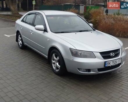 Серый Хендай Соната, объемом двигателя 1.99 л и пробегом 350 тыс. км за 6200 $, фото 1 на Automoto.ua