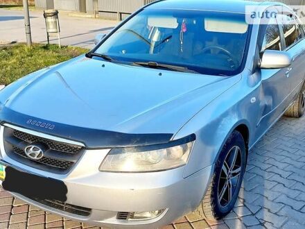 Хендай Соната 2008 в Ивано-Франковске на Automoto.ua Серый Хендай Соната, объемом двигателя 2 л и пробегом 158 тыс. км за 5300 $, фото 1 на Automoto.ua