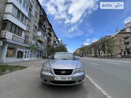 Сірий Хендай Соната, об'ємом двигуна 2 л та пробігом 279 тис. км за 5100 $, фото 1 на Automoto.ua