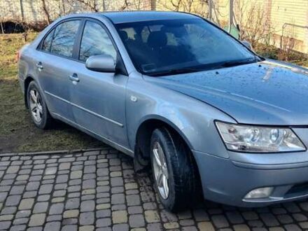 Сірий Хендай Соната, об'ємом двигуна 2 л та пробігом 234 тис. км за 5200 $, фото 1 на Automoto.ua