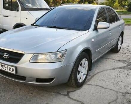 Хендай Соната 2008 у Києві на Automoto.ua Сірий Хендай Соната, об'ємом двигуна 2 л та пробігом 186 тис. км за 5300 $, фото 1 на Automoto.ua