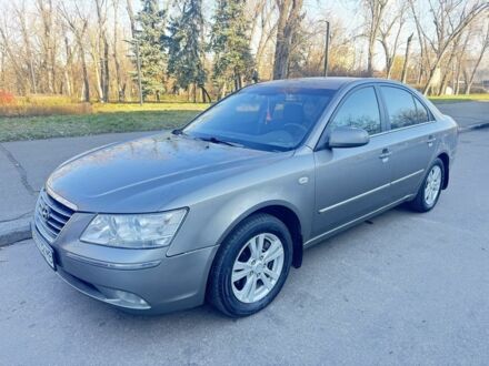 Сірий Хендай Соната, об'ємом двигуна 2 л та пробігом 155 тис. км за 6500 $, фото 1 на Automoto.ua