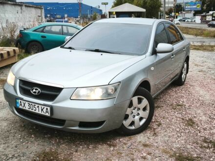 Сірий Хендай Соната, об'ємом двигуна 2 л та пробігом 286 тис. км за 5499 $, фото 1 на Automoto.ua