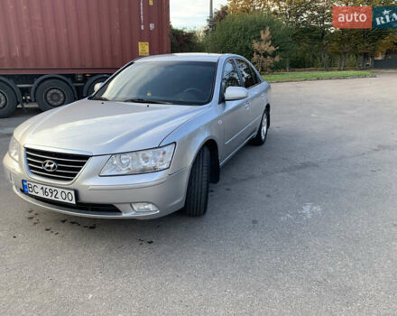 Серый Хендай Соната, объемом двигателя 2 л и пробегом 210 тыс. км за 5999 $, фото 1 на Automoto.ua