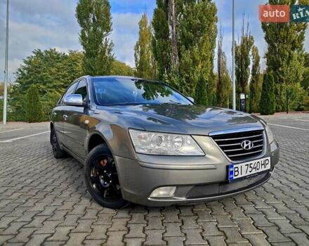 Серый Хендай Соната, объемом двигателя 2 л и пробегом 215 тыс. км за 3850 $, фото 1 на Automoto.ua