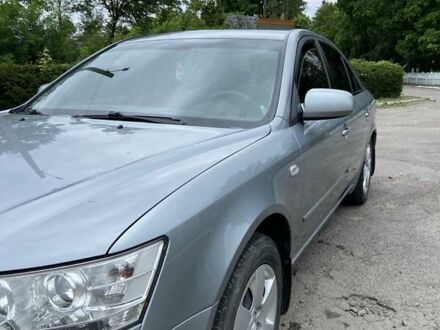 Хендай Соната 2008 у Сарнах на Automoto.ua Сірий Хендай Соната, об'ємом двигуна 2 л та пробігом 208 тис. км за 7100 $, фото 1 на Automoto.ua