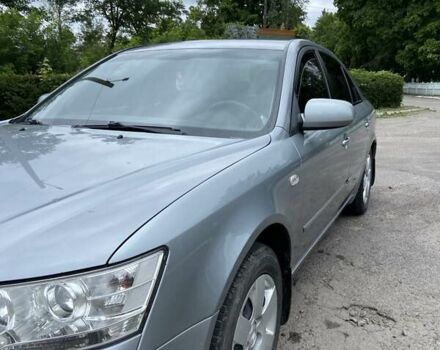 Хендай Соната 2008 у Сарнах на Automoto.ua Сірий Хендай Соната, об'ємом двигуна 2 л та пробігом 208 тис. км за 7100 $, фото 1 на Automoto.ua