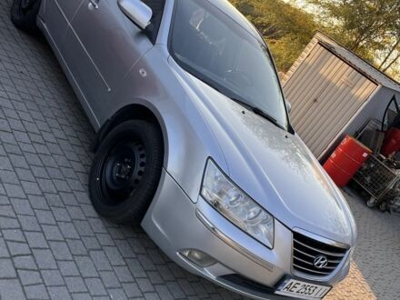 Серый Хендай Соната, объемом двигателя 2.4 л и пробегом 222 тыс. км за 5800 $, фото 1 на Automoto.ua