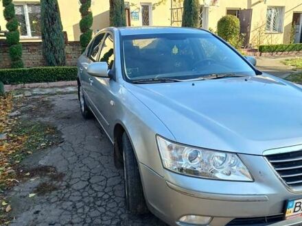 Сірий Хендай Соната, об'ємом двигуна 2 л та пробігом 170 тис. км за 7700 $, фото 1 на Automoto.ua