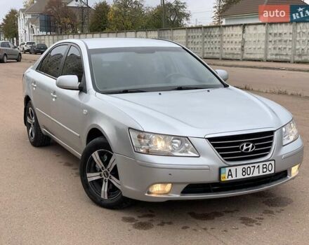 Хендай Соната 2008 у Києві на Automoto.ua Сірий Хендай Соната, об'ємом двигуна 2 л та пробігом 200 тис. км за 5700 $, фото 1 на Automoto.ua