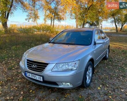 Хендай Соната 2008 у Черкасах на Automoto.ua Сірий Хендай Соната, об'ємом двигуна 2 л та пробігом 298 тис. км за 5400 $, фото 1 на Automoto.ua
