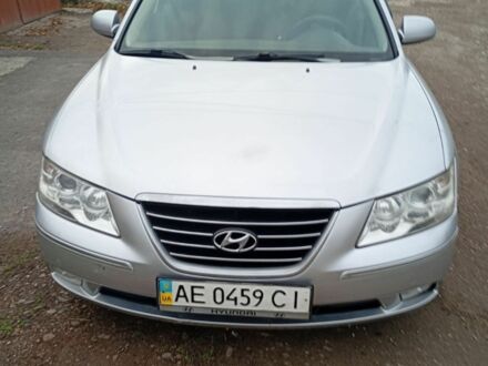 Серый Хендай Соната, объемом двигателя 2 л и пробегом 350 тыс. км за 4700 $, фото 1 на Automoto.ua