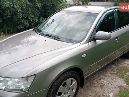 Сірий Хендай Соната, об'ємом двигуна 2 л та пробігом 222 тис. км за 4900 $, фото 1 на Automoto.ua
