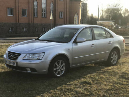 Сірий Хендай Соната, об'ємом двигуна 2 л та пробігом 240 тис. км за 8000 $, фото 1 на Automoto.ua