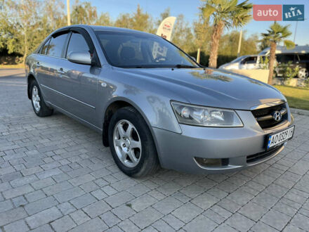 Хендай Соната 2008 у Ужгороді на Automoto.ua Сірий Хендай Соната, об'ємом двигуна 2 л та пробігом 203 тис. км за 4999 $, фото 1 на Automoto.ua