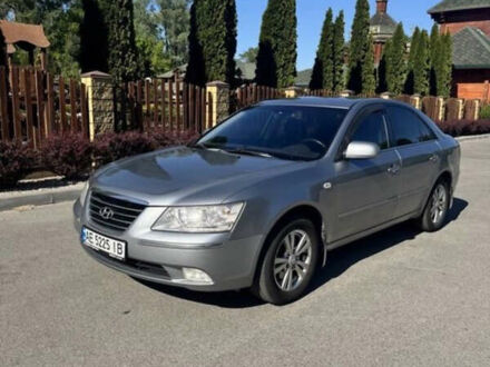 Сірий Хендай Соната, об'ємом двигуна 2 л та пробігом 420 тис. км за 6800 $, фото 1 на Automoto.ua