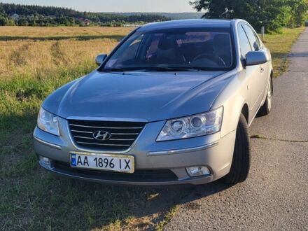 Серый Хендай Соната, объемом двигателя 2 л и пробегом 157 тыс. км за 7950 $, фото 1 на Automoto.ua