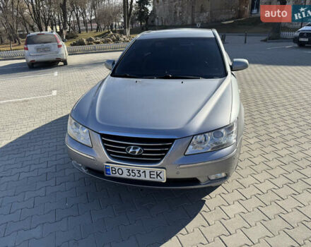 Сірий Хендай Соната, об'ємом двигуна 2 л та пробігом 173 тис. км за 7600 $, фото 1 на Automoto.ua