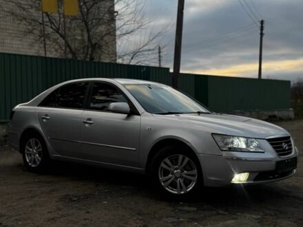 Серый Хендай Соната, объемом двигателя 2 л и пробегом 180 тыс. км за 5700 $, фото 1 на Automoto.ua