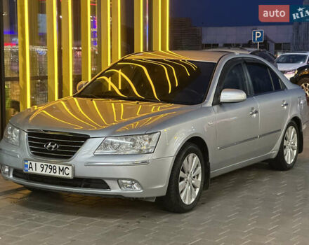 Сірий Хендай Соната, об'ємом двигуна 2.36 л та пробігом 299 тис. км за 6250 $, фото 1 на Automoto.ua