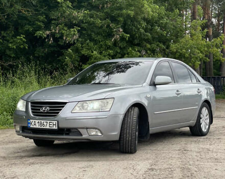 Серый Хендай Соната, объемом двигателя 2.4 л и пробегом 320 тыс. км за 7400 $, фото 1 на Automoto.ua