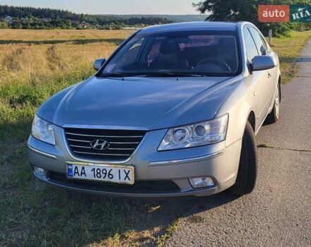 Серый Хендай Соната, объемом двигателя 2 л и пробегом 150 тыс. км за 8250 $, фото 1 на Automoto.ua